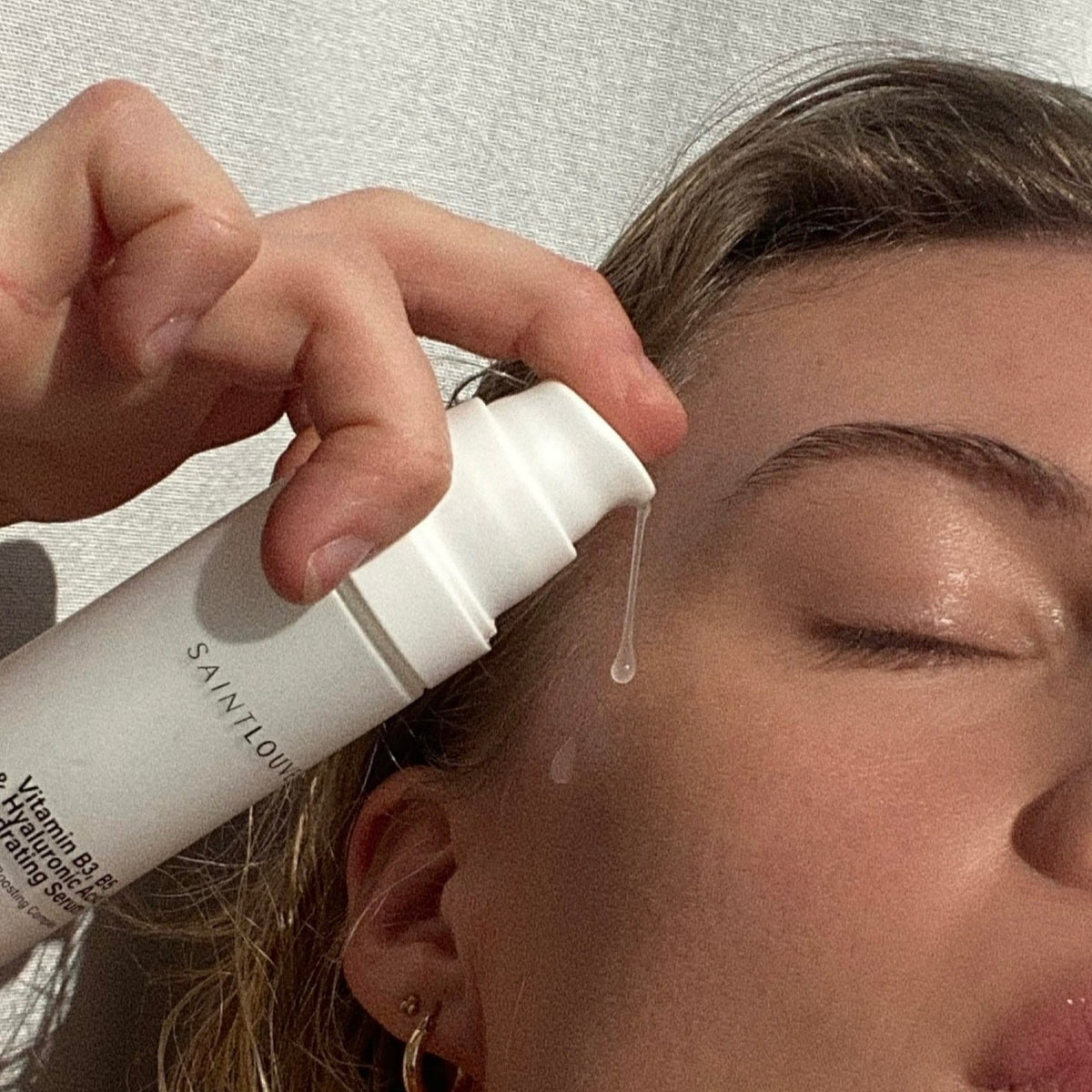 Vitamin B3, B5 & Hyaluronic Acid Hydrating Serum Saintlouve